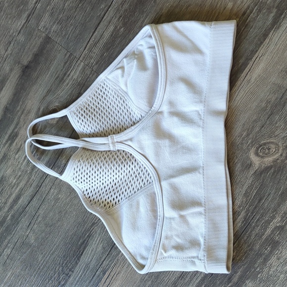 Victoria Sport bralette bundle - Picture 6 of 8